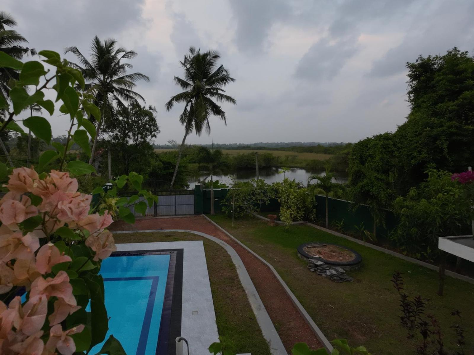 Villa Erika Induruwa Exteriör bild